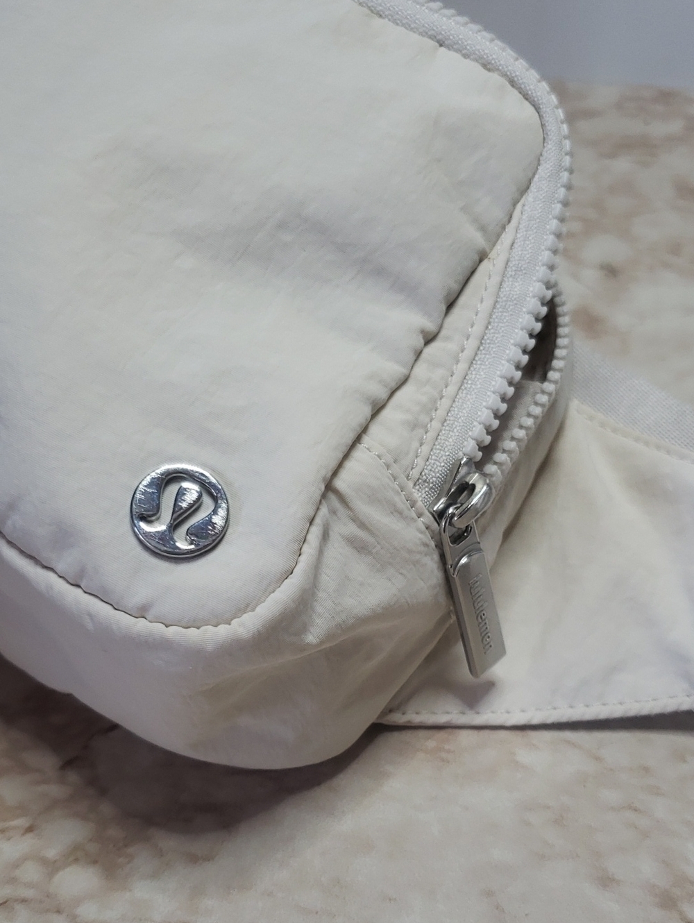 Lululemon Off White Waist /Crossbody Unisex Small Bag - Picture 6 of 7